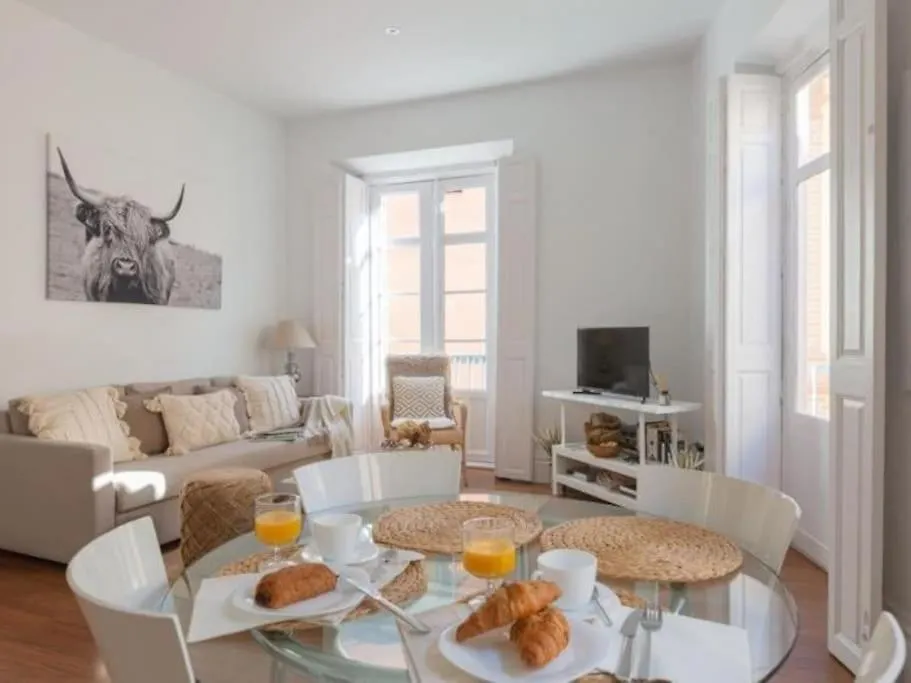 Chic Casa Cathedral At Calle Fresca 2-Bedroom Apartment In Malaga City Center contacts